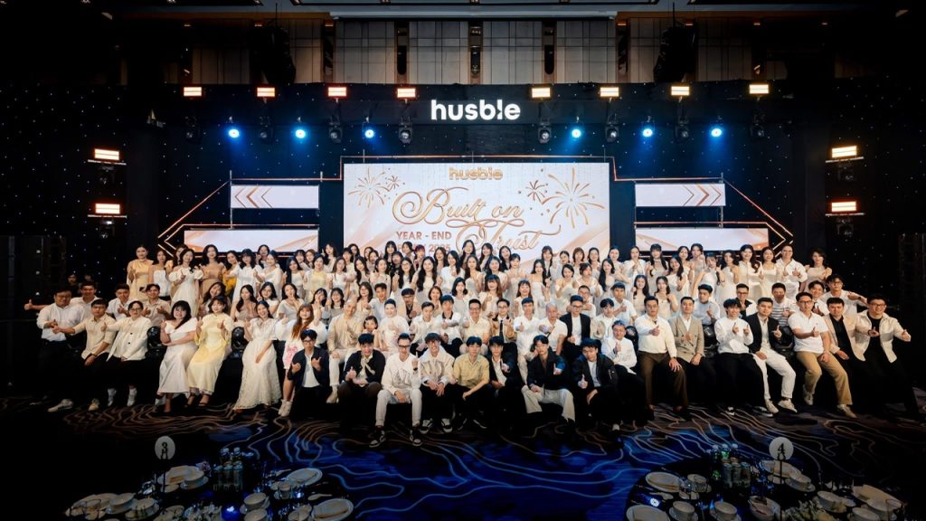 Ảnh tập thể Year-End Party 2025 Husble