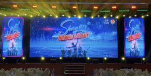 Sân khấu màn hình LED và ánh sáng đỏ tại sự kiện Sóng HTV – Tín hiệu gắn kết của Hyundai TC Motor